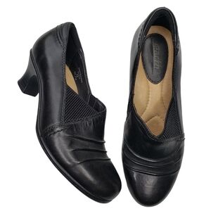 Earth | Daytripper Black Leather Round Toe Slip On Block Heel Pumps Women's 5